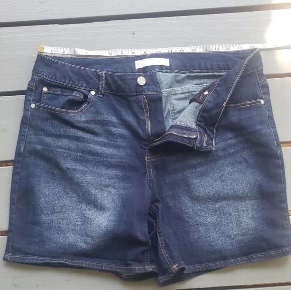 C EST 1946 Denim women's hi-rise denim shorts - Picture 2 of 6